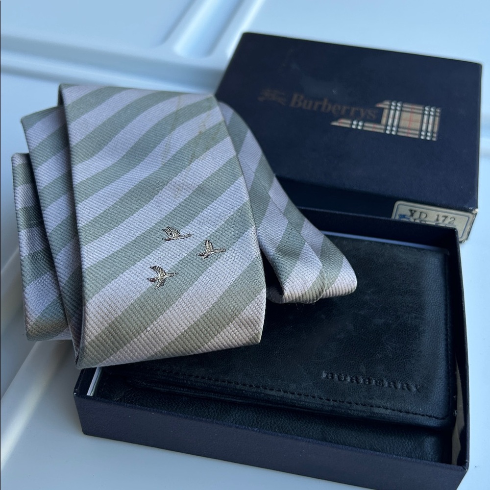 Authentic Vintage Stylish Burberry’s Striped Tie & Box with BURBERRY WALLET!